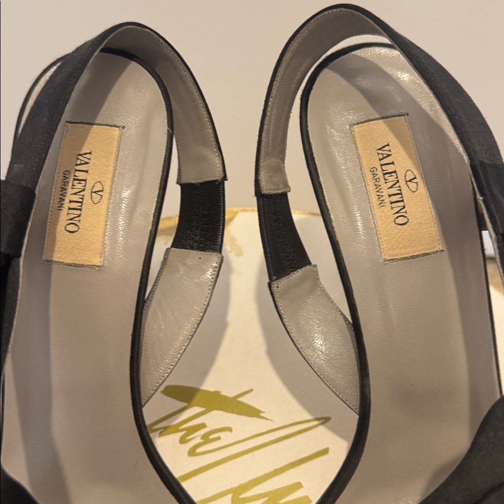Valentino Garavani Black Rosette Sandal Heels - Picture 6 of 7